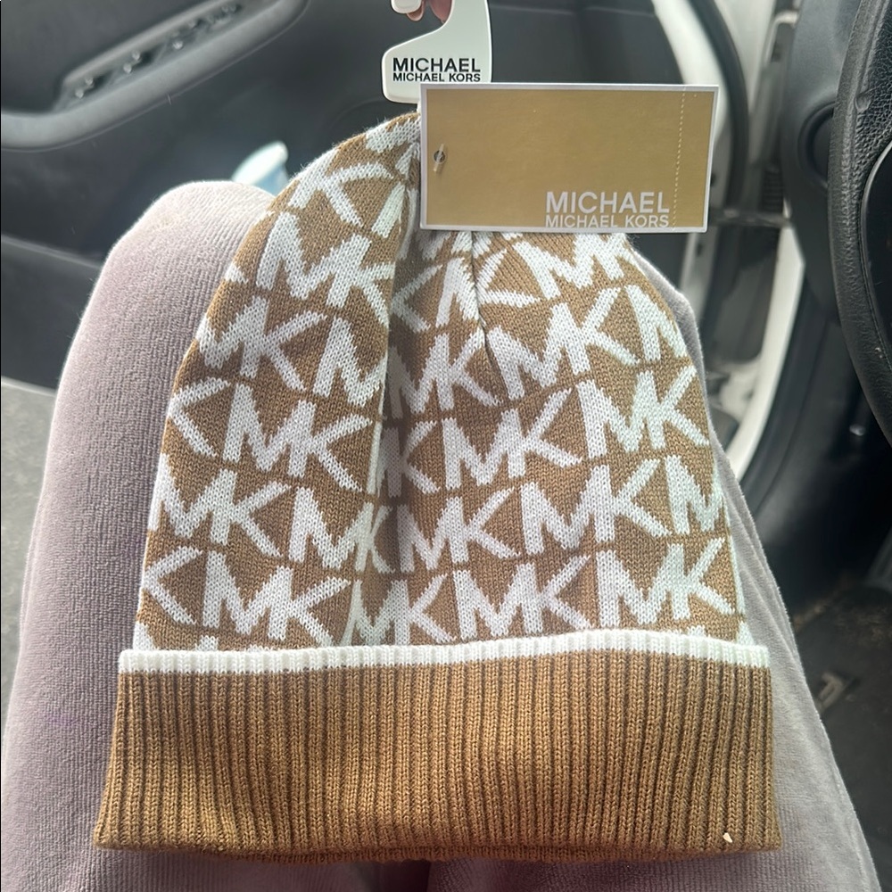 NWT Michael Kors Beige and White Logo Knit Hat - reversible?